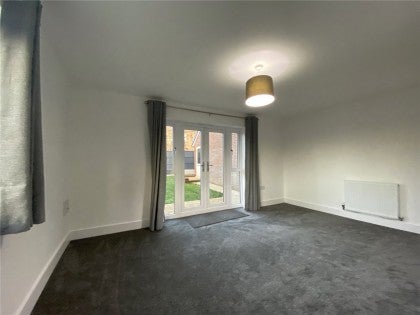 House Meadow Way in Wing