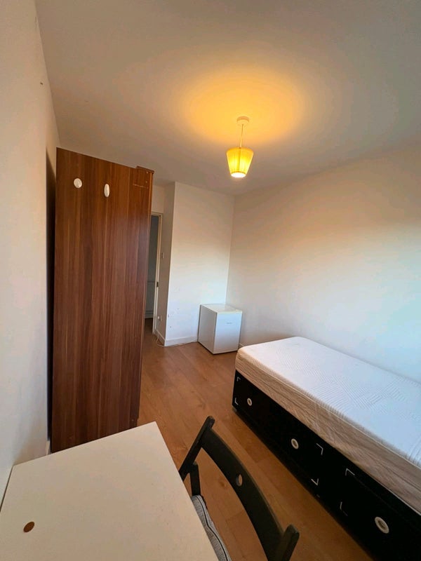 Room Thorne Street in Greater London