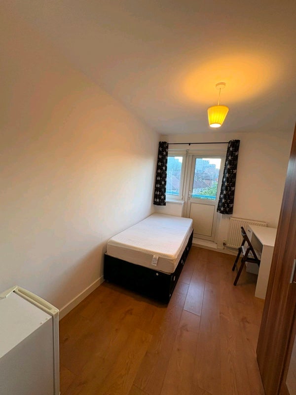 Room Thorne Street in Greater London