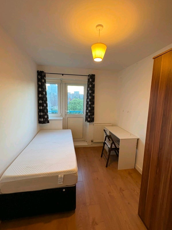 Room Thorne Street in Greater London