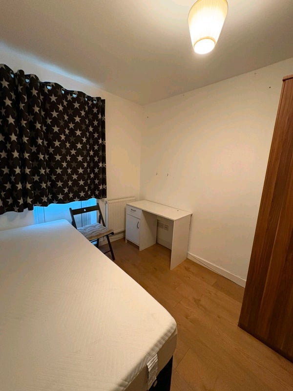 Room Thorne Street in Greater London
