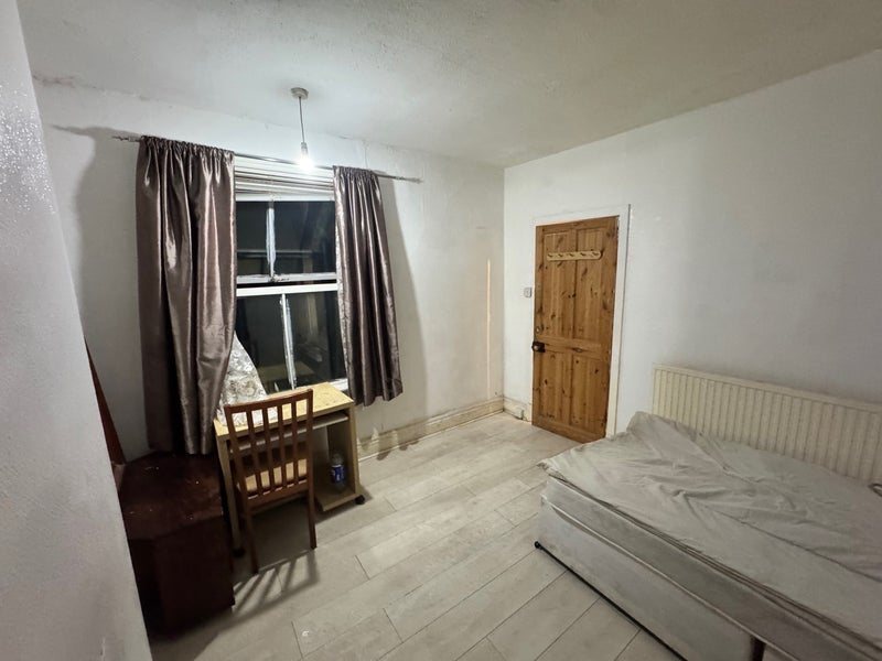 Room Lavender Road in Leicester