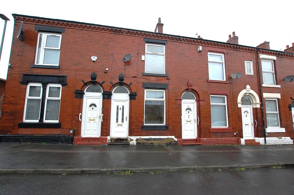 Flat Cowhill Lane in Tameside