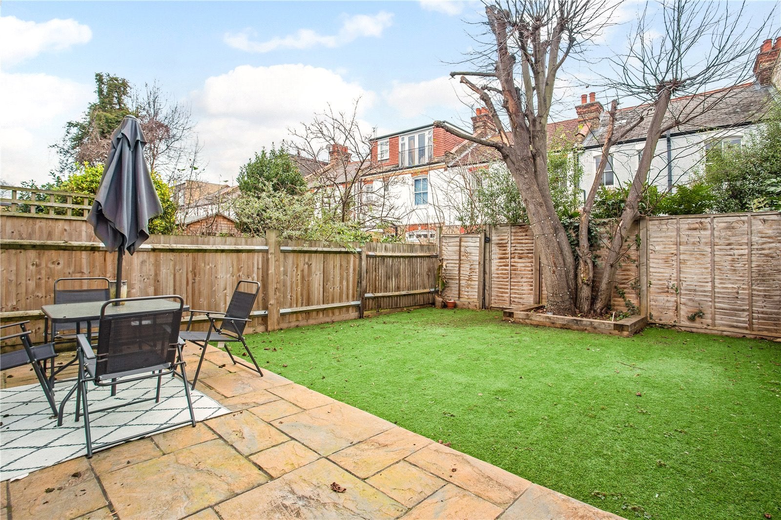 Flat Sudbourne Road in Greater London