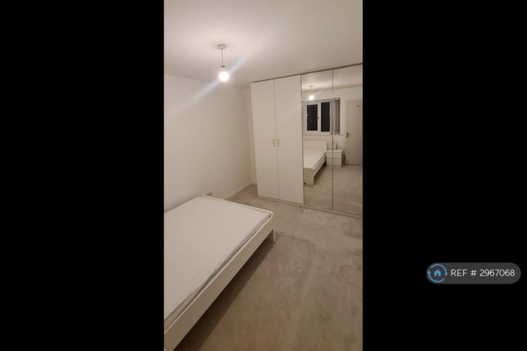 Room Penn Road in Milton Keynes