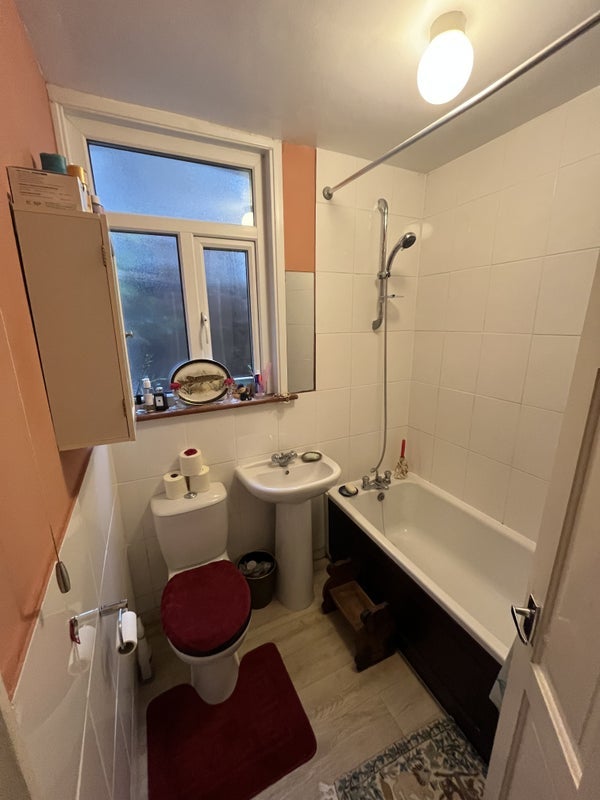 Flat Haroldstone Road in Greater London