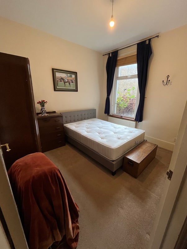 Flat Haroldstone Road in Greater London