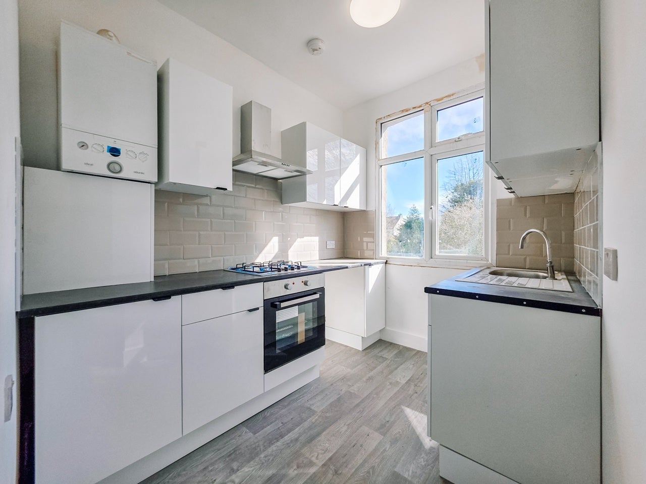 Flat Cumberland Avenue in Southend-on-Sea