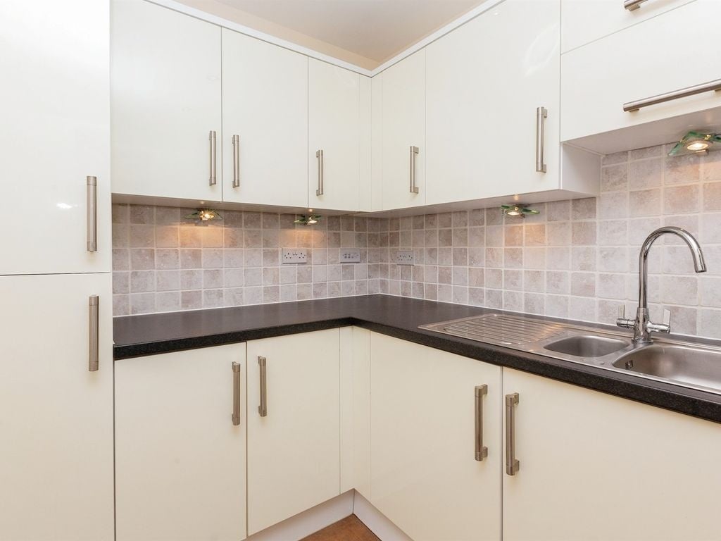 Flat Coxhill Way in Aylesbury