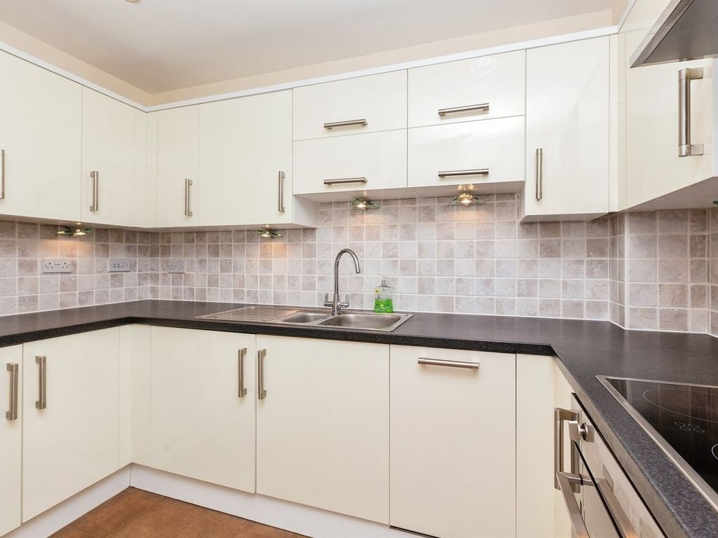 Flat Coxhill Way in Aylesbury