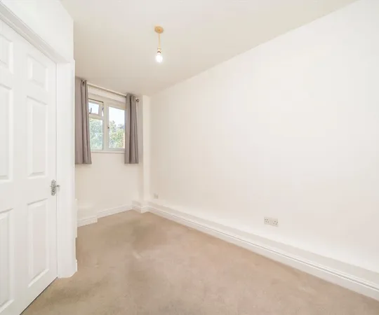 Flat Waldegrave Road in Greater London