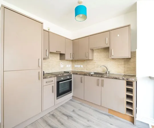Flat Waldegrave Road in Greater London