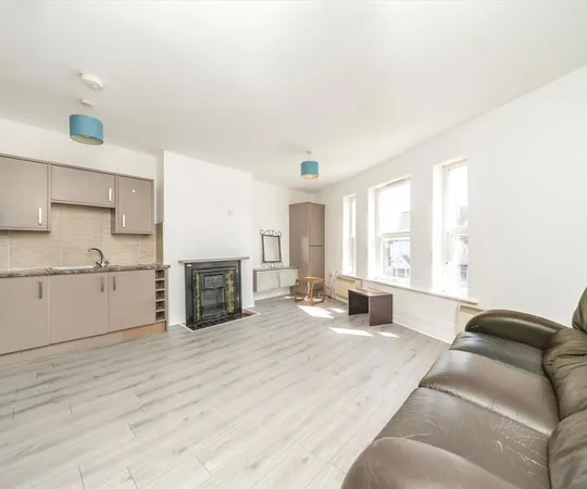 Flat Waldegrave Road in Greater London
