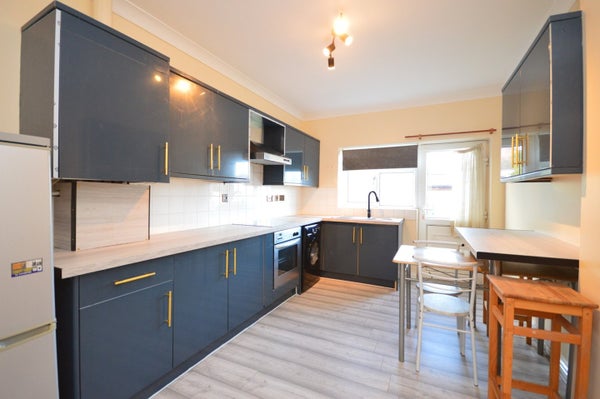 Flat Atherton Road in London