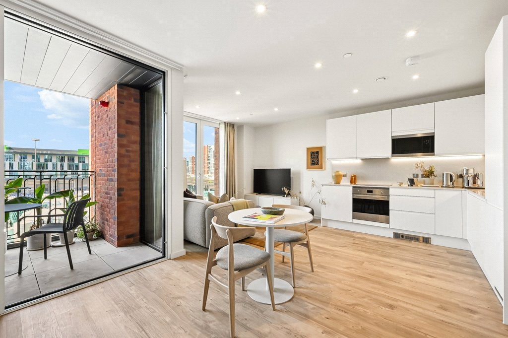 Flat Hebden Place in Greater London