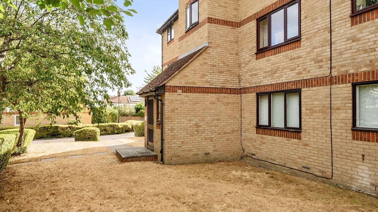 Flat Waddington Close in Greater London