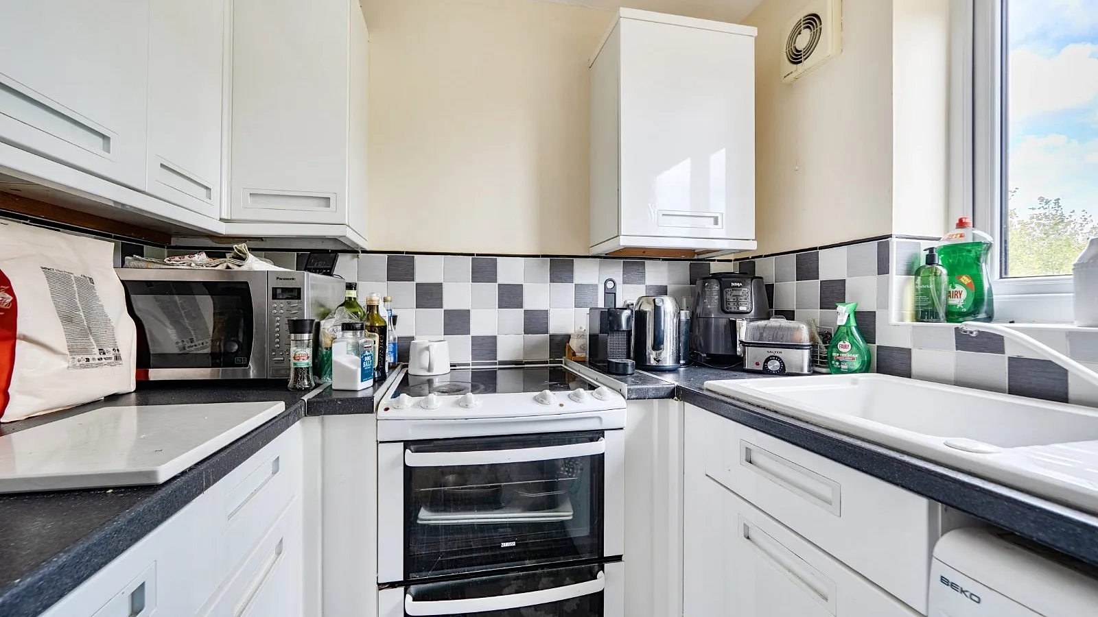Flat Waddington Close in Greater London