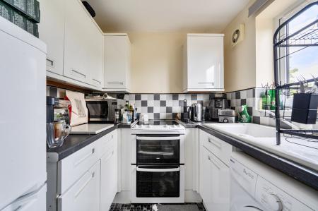 Flat Waddington Close in Greater London