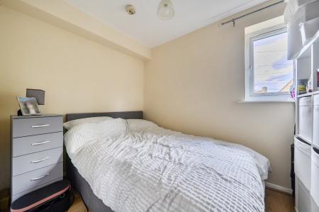 Flat Waddington Close in Greater London