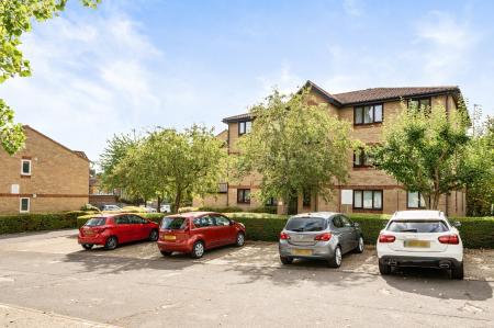 Flat Waddington Close in Greater London