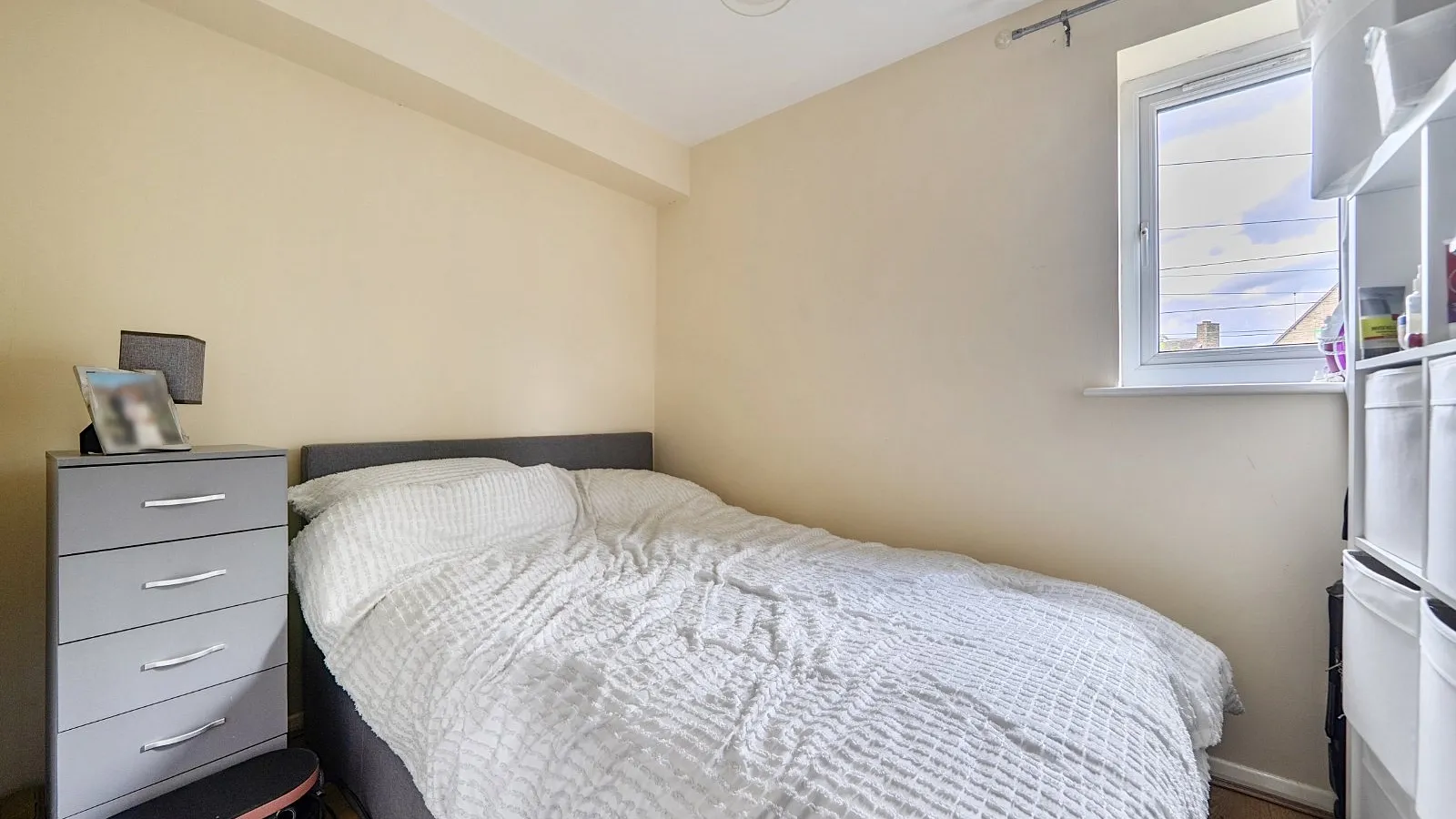 Flat Waddington Close in Greater London
