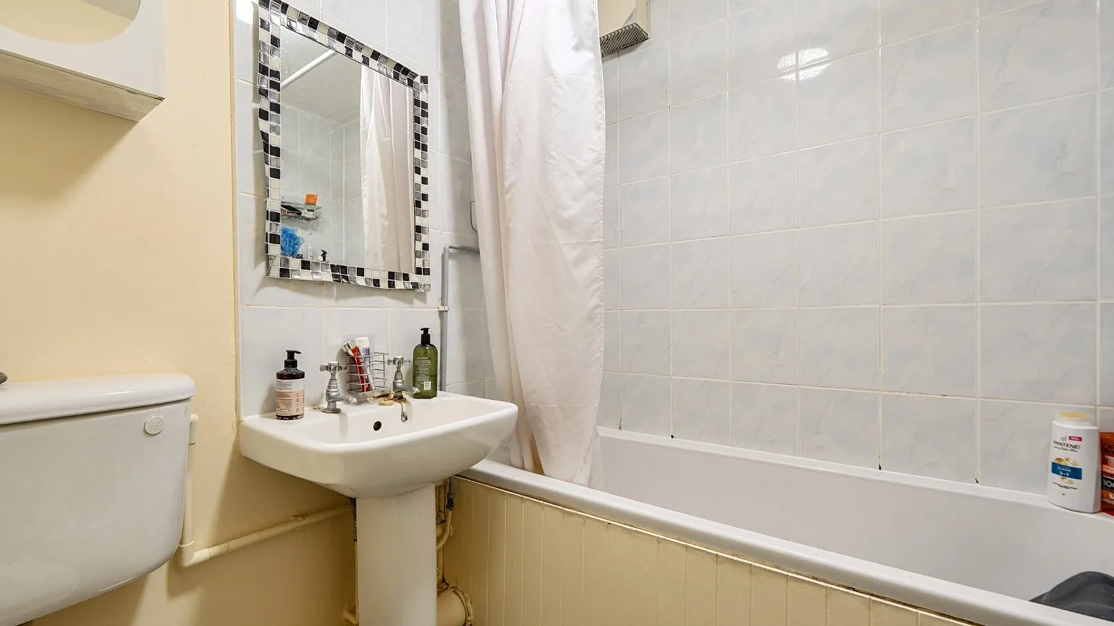 Flat Waddington Close in Greater London