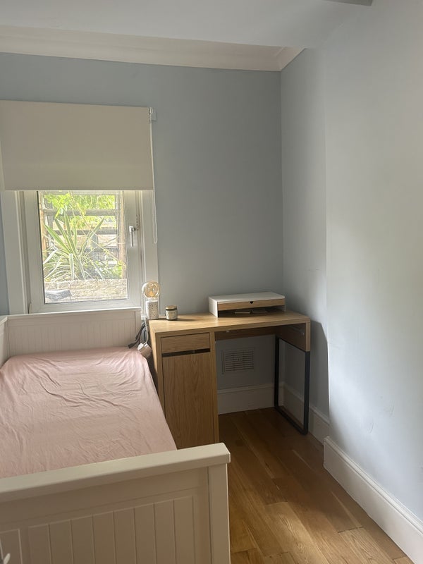 Room Gauden Road in Greater London