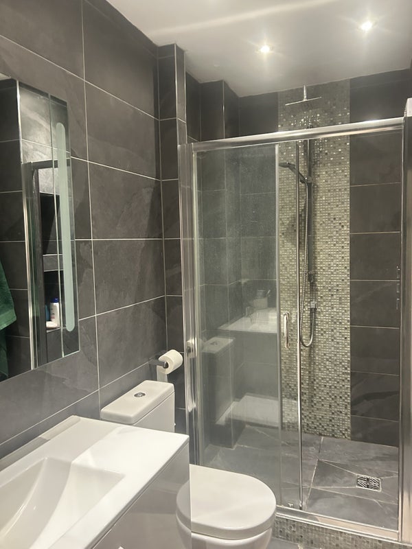 Room Gauden Road in Greater London