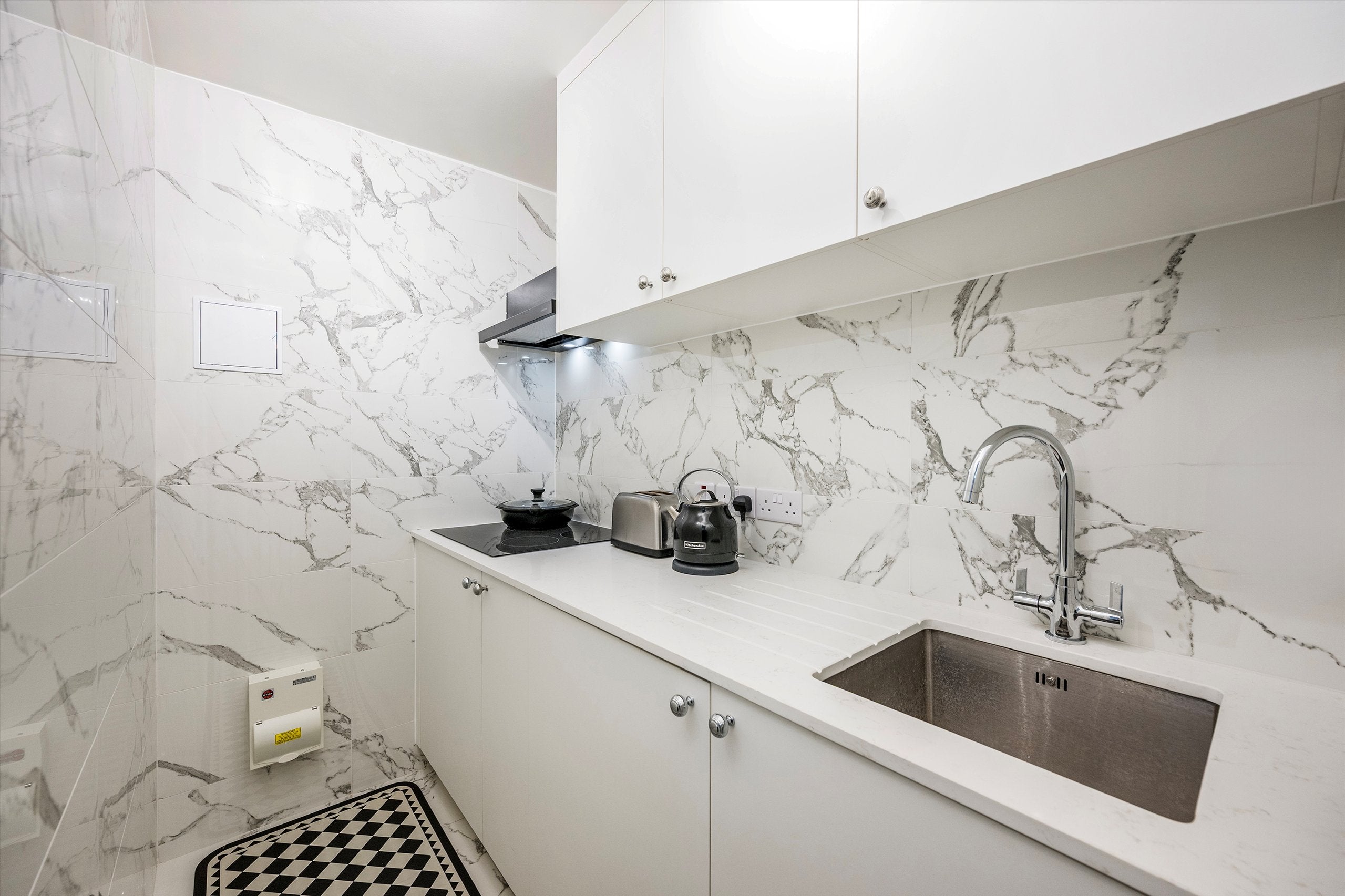 Flat Warwick Way in City of Westminster