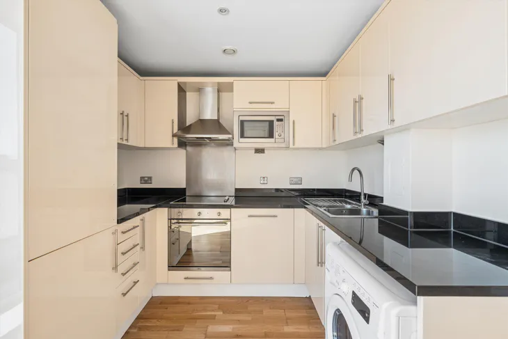 Flat Drayton Park in Greater London