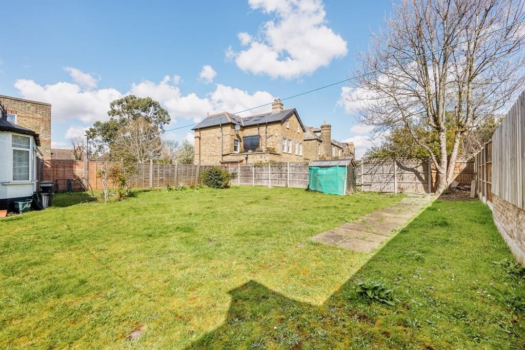 Room Uxbridge Road in Greater London