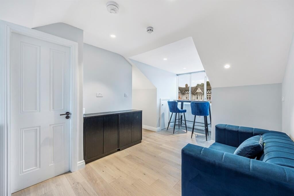 Room Uxbridge Road in Greater London