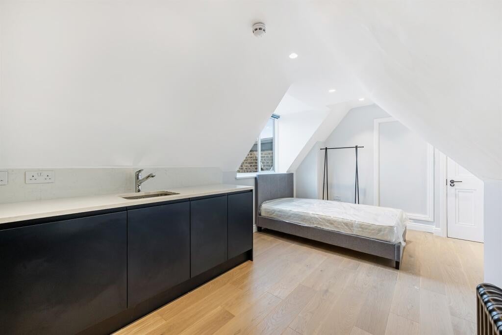 Room Uxbridge Road in Greater London