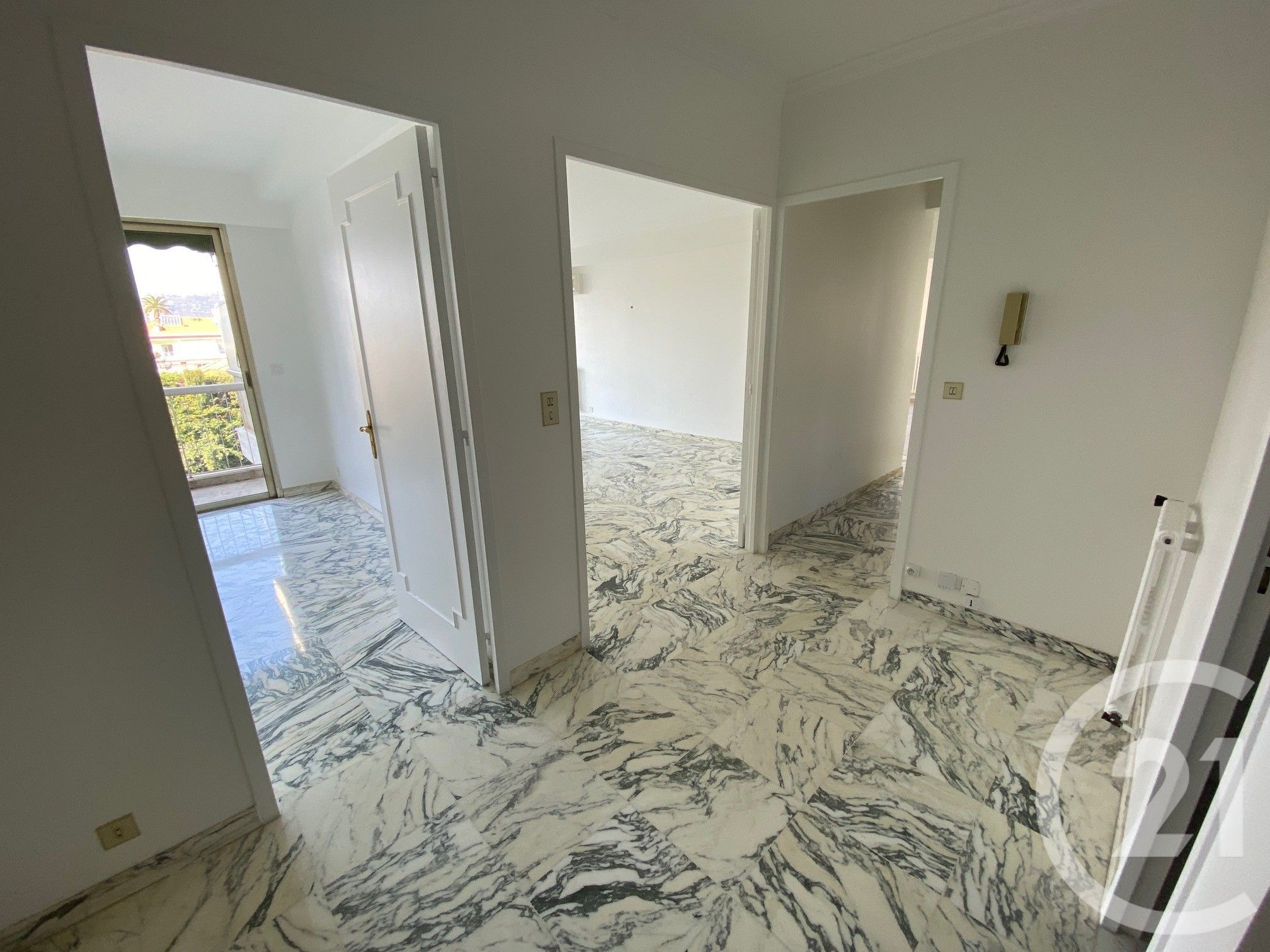 Flat Avenue Caravadossi in Nice