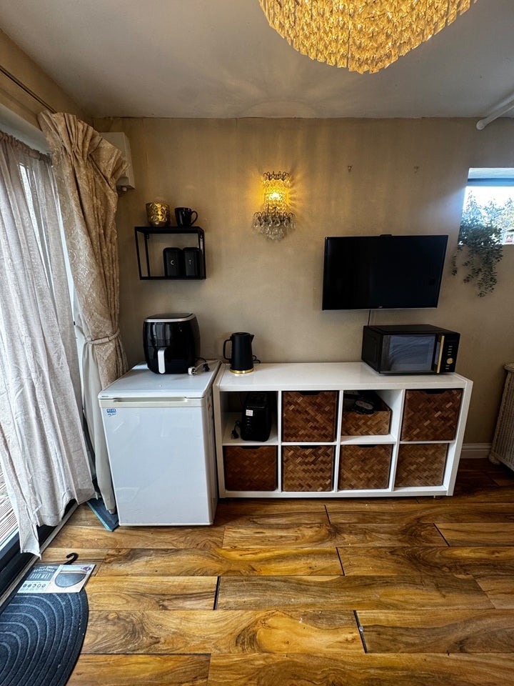 Room Woodside Road in Bristol