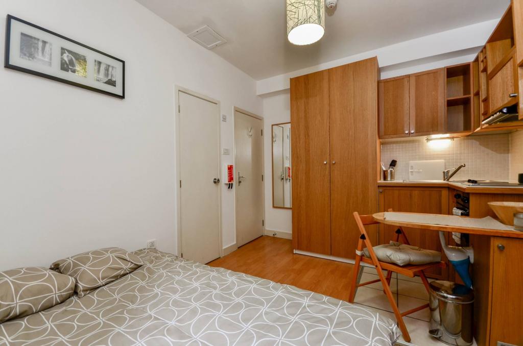 Flat Fairholme Road in Greater London