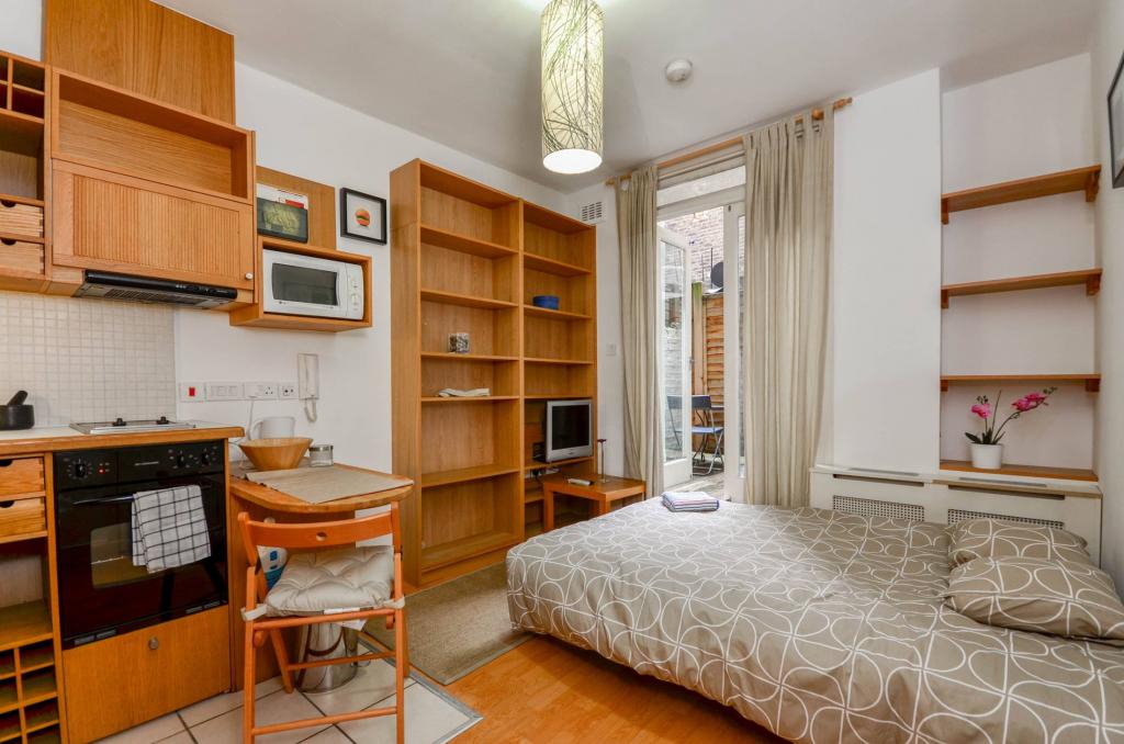 Flat Fairholme Road in Greater London