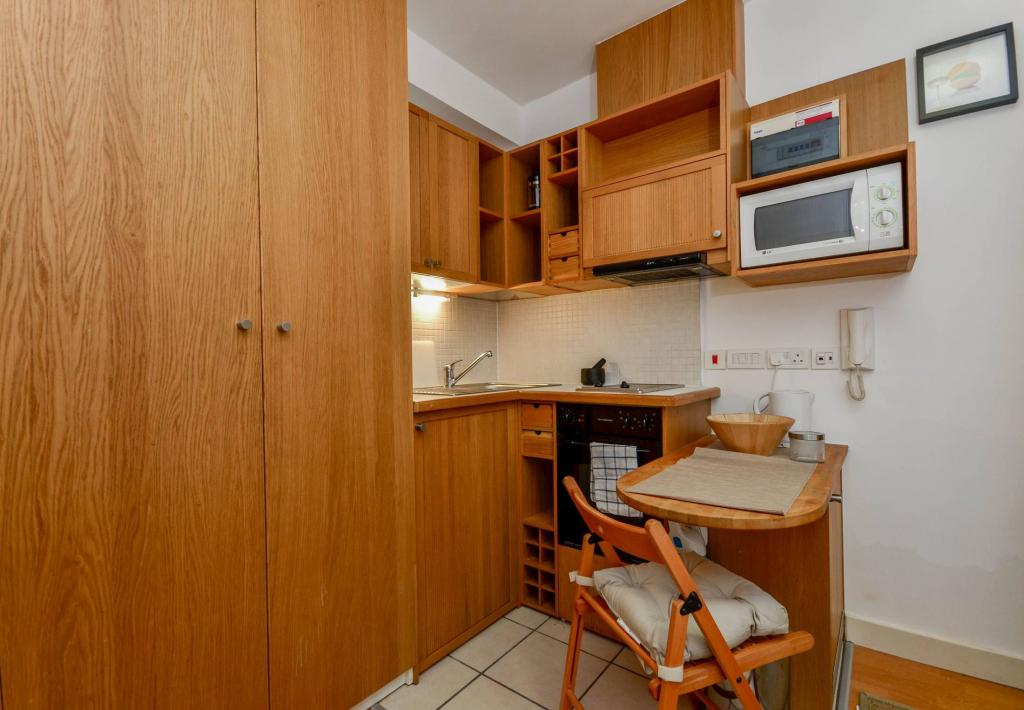 Flat Fairholme Road in Greater London