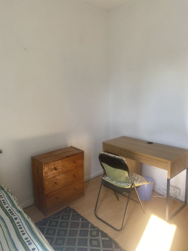 Room Chiswick High Road in Greater London