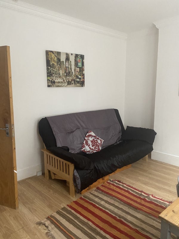 Room Chiswick High Road in Greater London