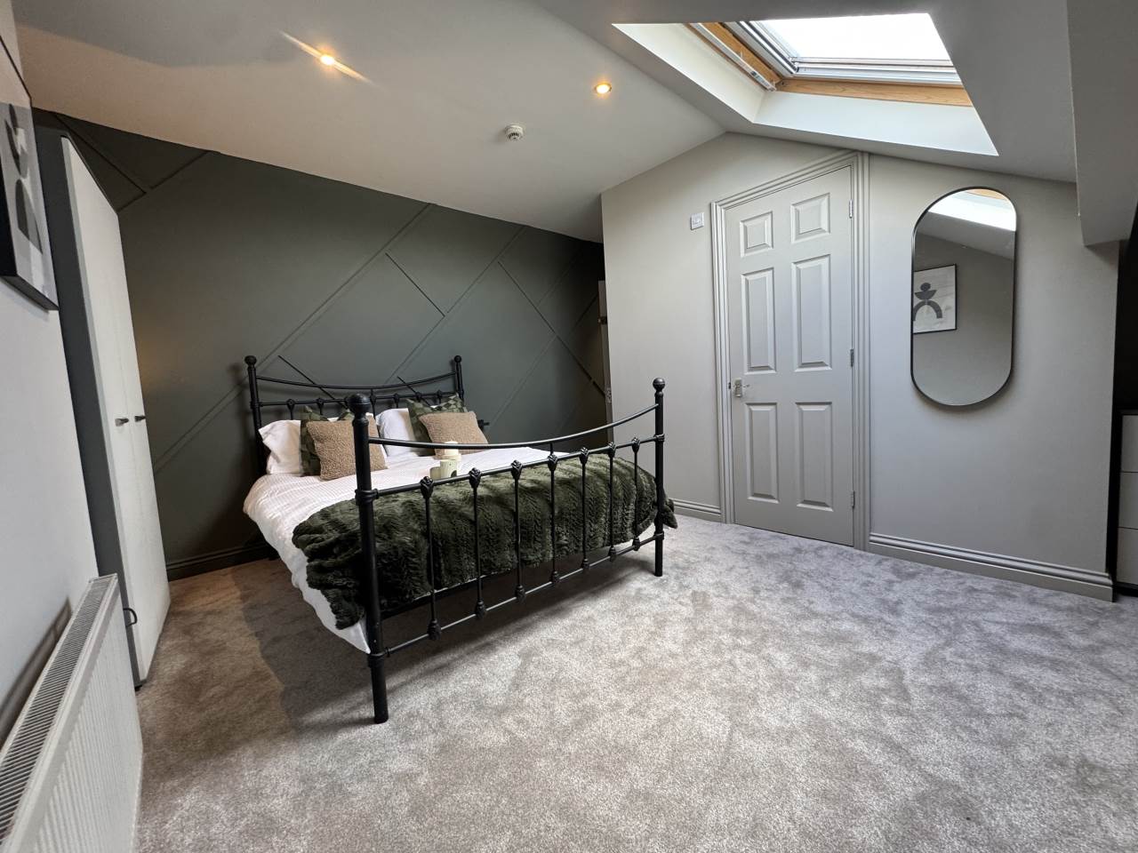 Room Cross Quarry Street in Leeds