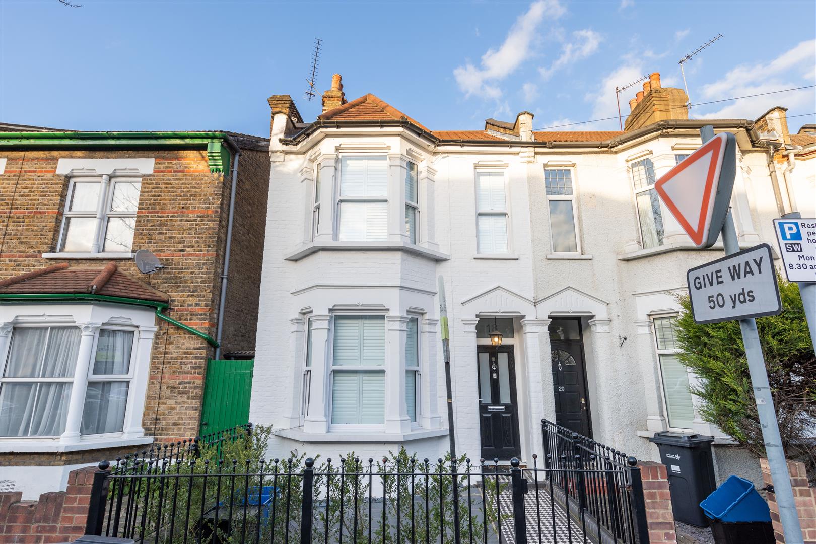 House Daisy Road in Greater London