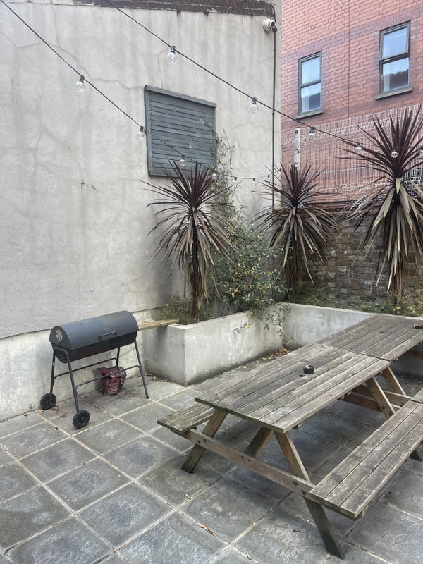 Room Vine Court in Greater London