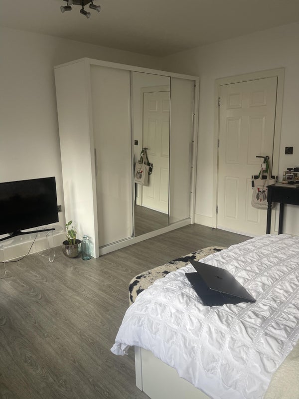 Room Vine Court in Greater London