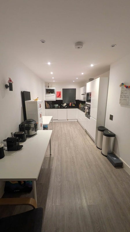 Room Vine Court in Greater London