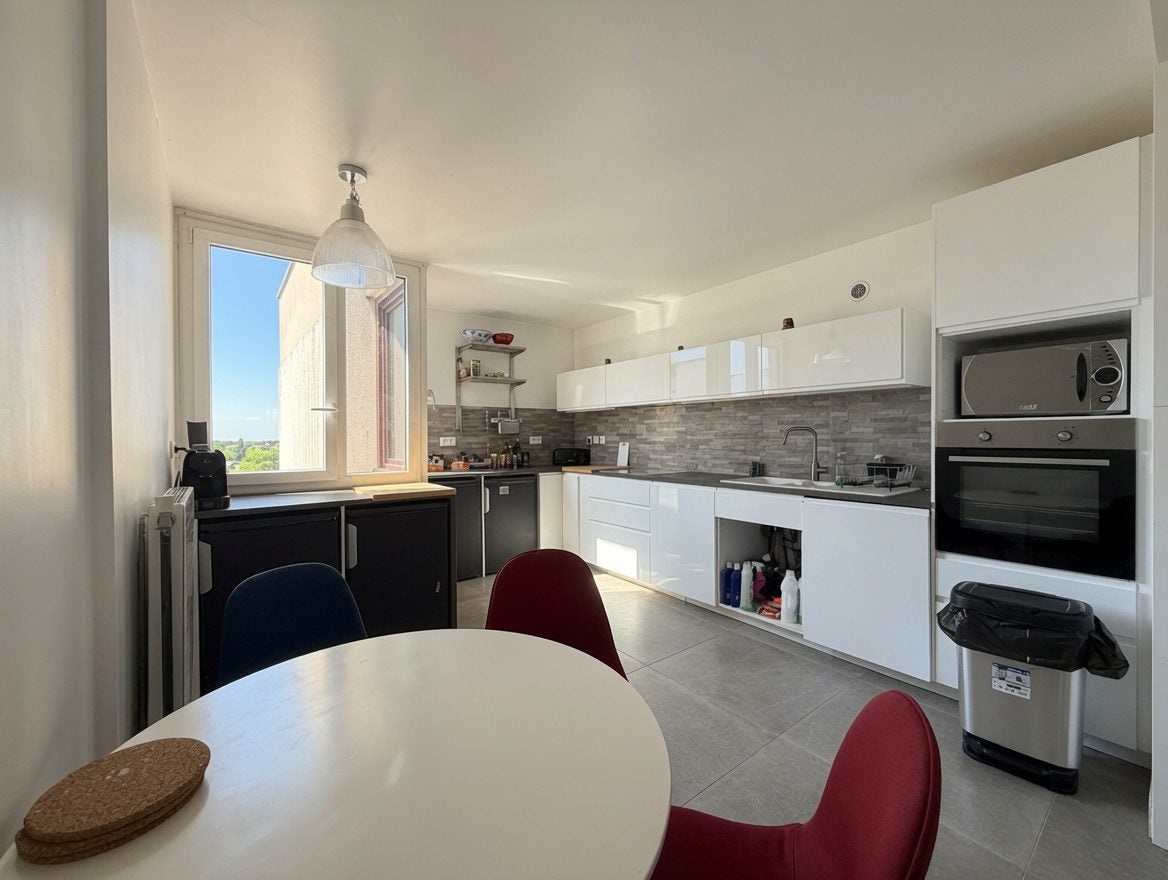 Room Résidence Les Nouveaux Horizons in Élancourt