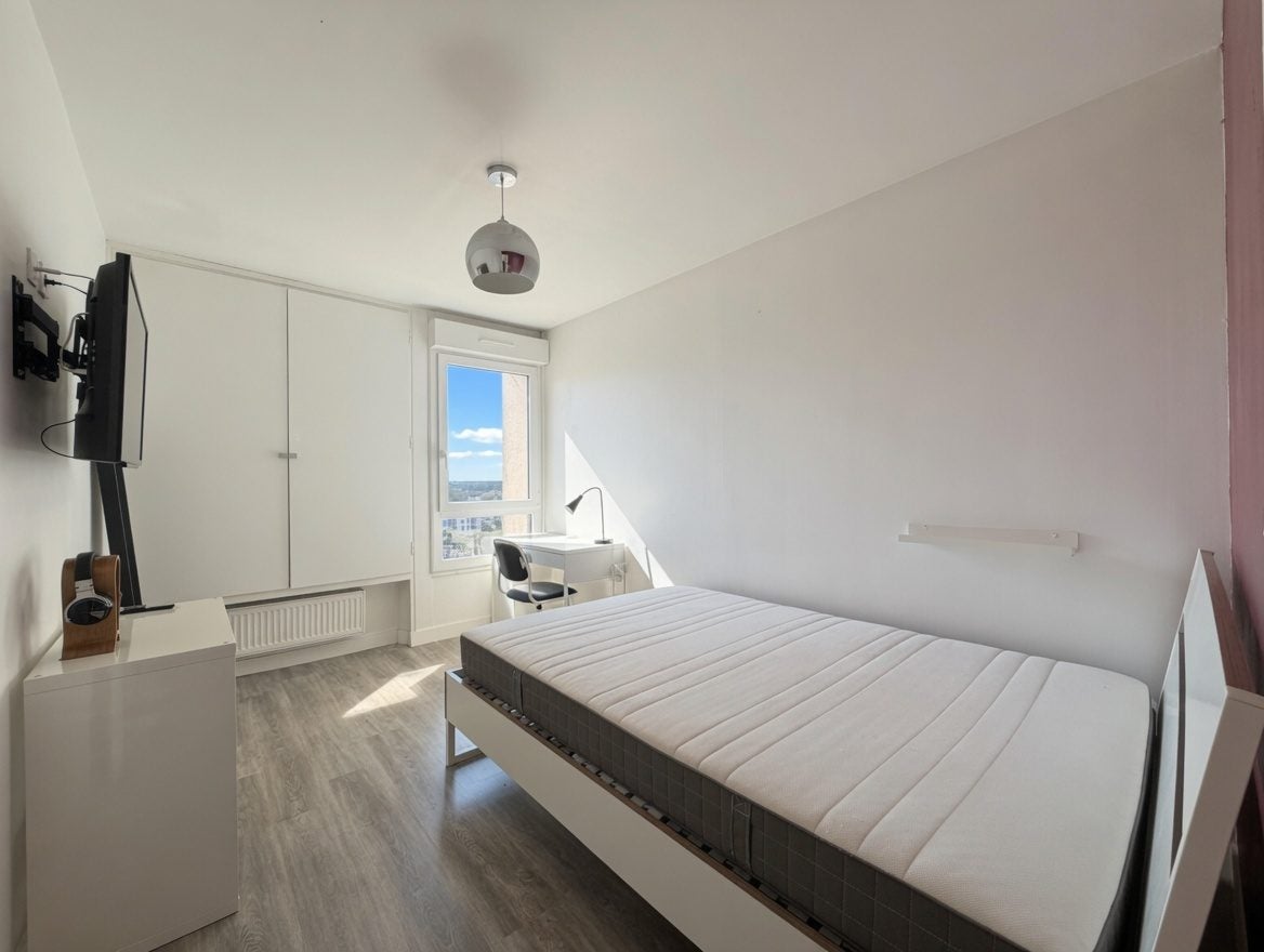 Room Résidence Les Nouveaux Horizons in Élancourt