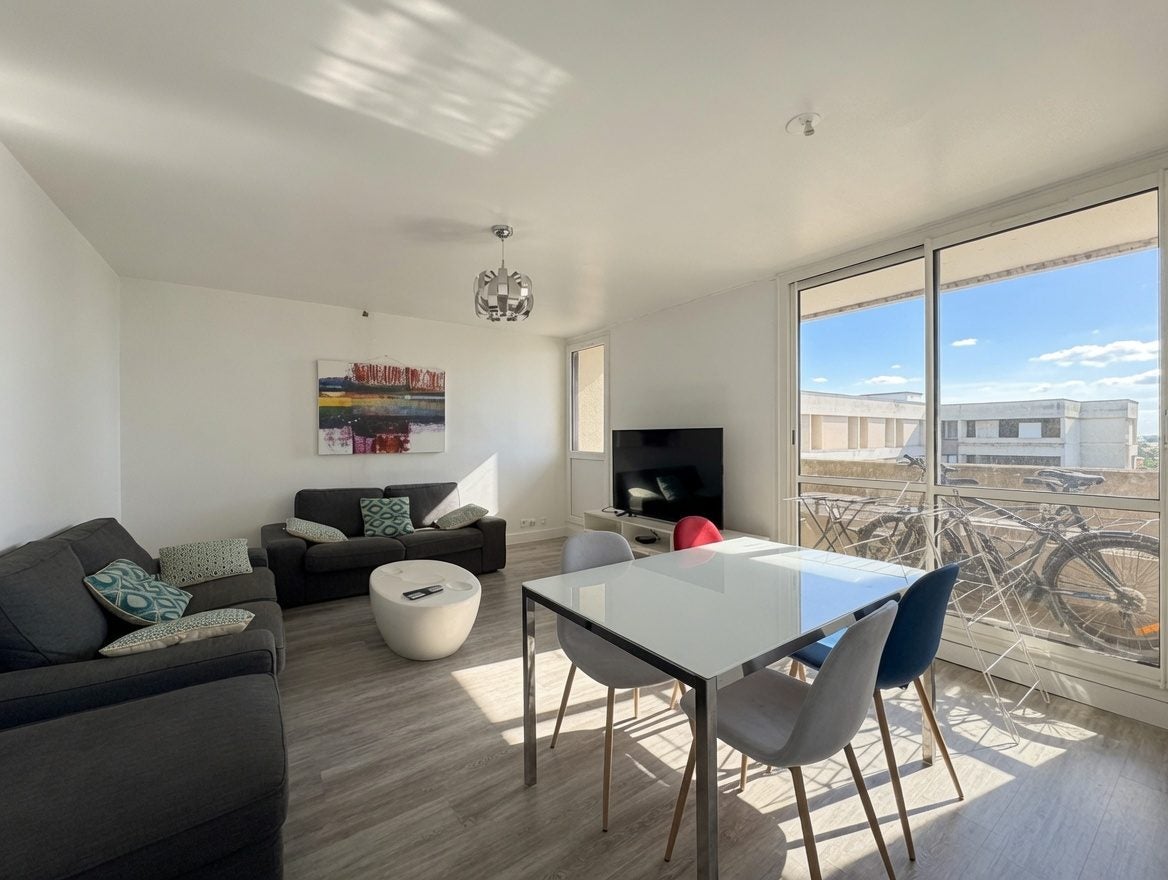 Room Résidence Les Nouveaux Horizons in Élancourt