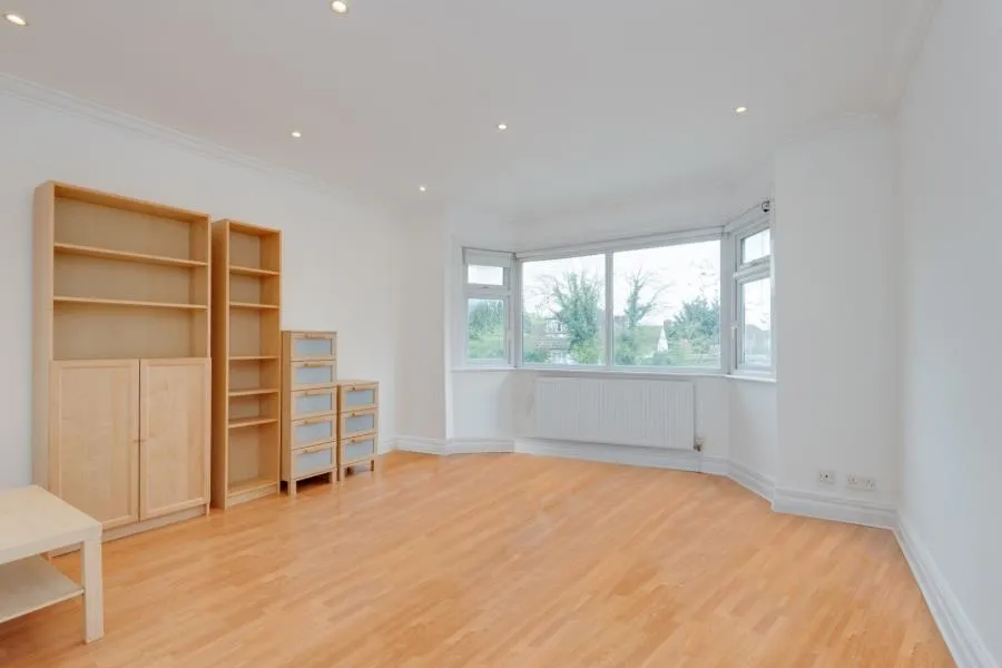 Flat Finchley Road in Greater London