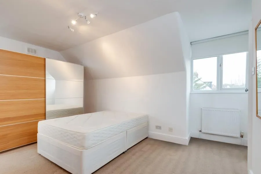 Flat Finchley Road in Greater London